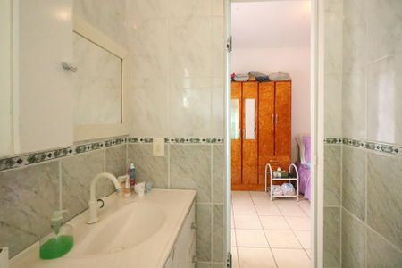 Casa à venda com 309m², 4 quartos e 3 vagas Casa à venda com 309m², 4 quartos e 3 vagasBanheiro da Suíte 2