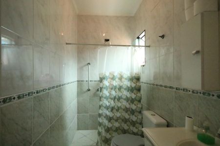 Casa à venda com 309m², 4 quartos e 3 vagas Casa à venda com 309m², 4 quartos e 3 vagasBanheiro da Suíte 2