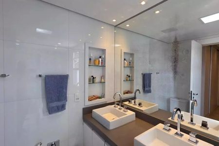 Apartamento à venda com 147m², 3 quartos e 4 vagasBanheiro da Suíte 1