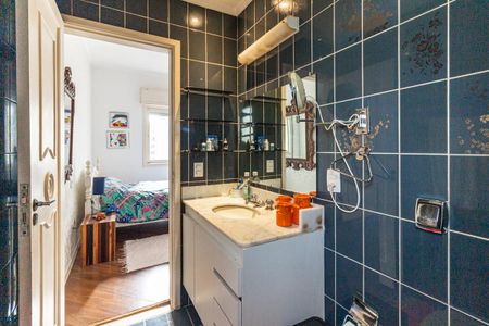 Apartamento para alugar com 130m², 3 quartos e 1 vaga Apartamento para alugar com 130m², 3 quartos e 1 vagaBanheiro da Suíte