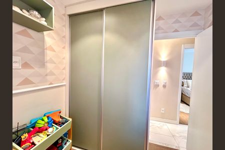 Apartamento à venda com 75m², 3 quartos e 2 vagasQuarto 2