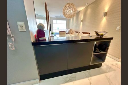 Apartamento à venda com 75m², 3 quartos e 2 vagasCozinha