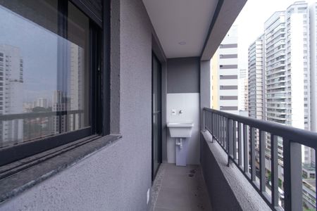 Apartamento à venda com 28m², 1 quarto e sem vagaVaranda e Área de serviço