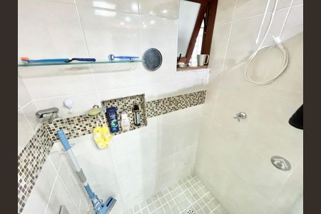 Apartamento à venda com 64m², 2 quartos e 1 vaga Apartamento à venda com 64m², 2 quartos e 1 vagaBanheiro