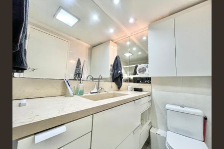 Apartamento à venda com 64m², 2 quartos e 1 vaga Apartamento à venda com 64m², 2 quartos e 1 vagaBanheiro
