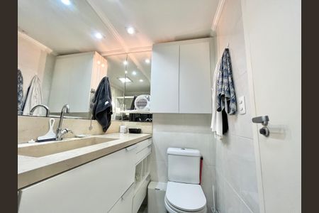 Apartamento à venda com 64m², 2 quartos e 1 vaga Apartamento à venda com 64m², 2 quartos e 1 vagaBanheiro