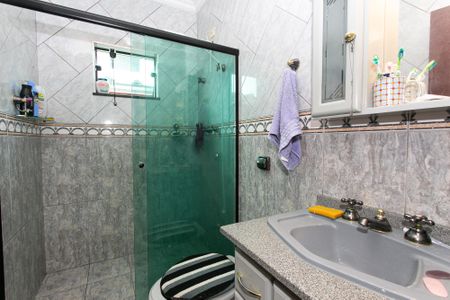 Casa à venda com 250m², 4 quartos e 5 vagas Casa à venda com 250m², 4 quartos e 5 vagasBanheiro 1