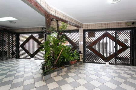 Casa à venda com 250m², 4 quartos e 5 vagas Casa à venda com 250m², 4 quartos e 5 vagasGaragem