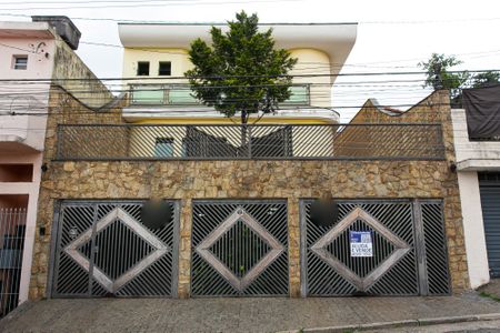 Casa à venda com 250m², 4 quartos e 5 vagas Casa à venda com 250m², 4 quartos e 5 vagasFachada