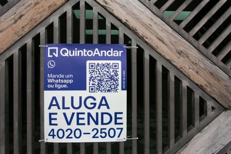 Casa à venda com 250m², 4 quartos e 5 vagas Casa à venda com 250m², 4 quartos e 5 vagasplaca LDNB-621
