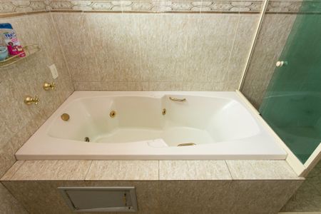 Casa à venda com 250m², 4 quartos e 5 vagas Casa à venda com 250m², 4 quartos e 5 vagasBanheiro da Suíte - Banheira