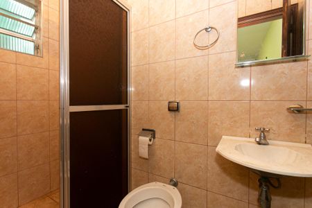 Casa à venda com 250m², 4 quartos e 5 vagas Casa à venda com 250m², 4 quartos e 5 vagasBanheiro da Edícula