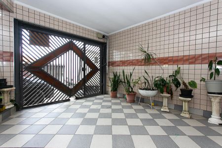 Casa à venda com 250m², 4 quartos e 5 vagas Casa à venda com 250m², 4 quartos e 5 vagasGaragem