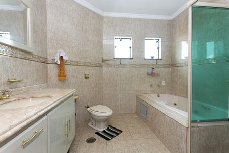 Casa à venda com 250m², 4 quartos e 5 vagas Casa à venda com 250m², 4 quartos e 5 vagasBanheiro da Suíte