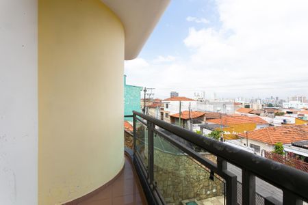 Casa à venda com 250m², 4 quartos e 5 vagas Casa à venda com 250m², 4 quartos e 5 vagasVaranda
