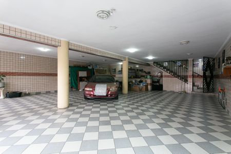 Casa à venda com 250m², 4 quartos e 5 vagas Casa à venda com 250m², 4 quartos e 5 vagasGaragem