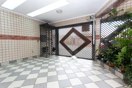 Casa à venda com 250m², 4 quartos e 5 vagas Casa à venda com 250m², 4 quartos e 5 vagasGaragem