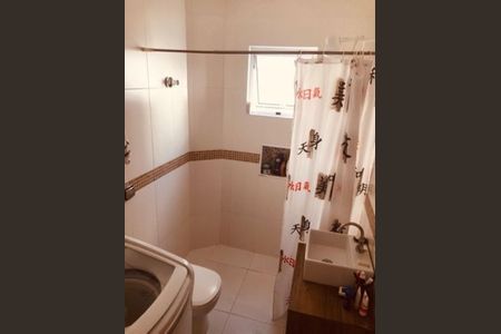 Banheiro de apartamento para alugar com 1 quarto, 47m² em José Menino, Santos