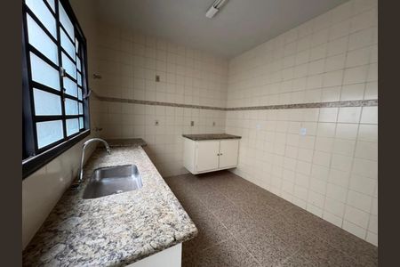 Cozinha de casa para alugar com 3 quartos, 175m² em Santa Mônica, Uberlândia