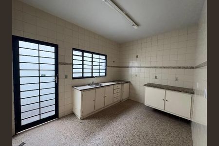 Cozinha de casa para alugar com 3 quartos, 175m² em Santa Mônica, Uberlândia