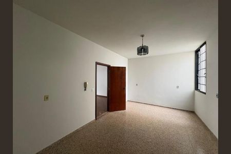 Casa para alugar com 3 quartos, 175m² em Santa Mônica, Uberlândia