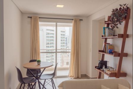 Sala de apartamento para alugar com 1 quarto, 40m² em Vila Itapura, Campinas