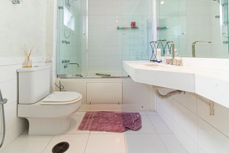 Apartamento para alugar com 180m², 3 quartos e 3 vagasBanheiro da Suíte 1