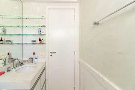 Apartamento para alugar com 180m², 3 quartos e 3 vagasBanheiro da Suíte 2