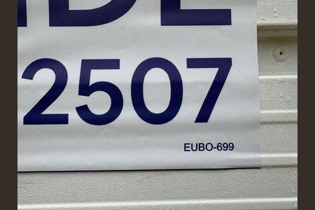 Casa à venda com 75m², 2 quartos e 2 vagasPlaca instalada 