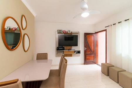 Casa à venda com 75m², 2 quartos e 2 vagasSala