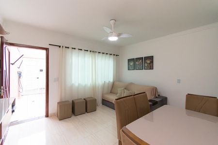 Casa à venda com 75m², 2 quartos e 2 vagasSala