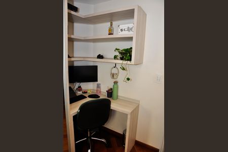 Apartamento à venda com 99m², 4 quartos e 3 vagasDetalhe - Quarto 02