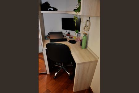 Apartamento à venda com 99m², 4 quartos e 3 vagasDetalhe - Quarto 02