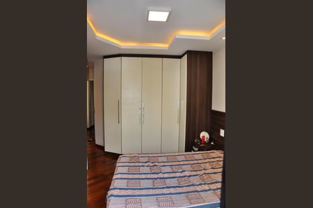 Apartamento à venda com 99m², 4 quartos e 3 vagasDetalhe - Quarto 01 com Closet e Suíte
