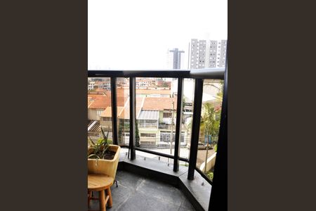 Apartamento à venda com 99m², 4 quartos e 3 vagasDetalhe - Varanda do Quarto 01 com Closet e Suíte