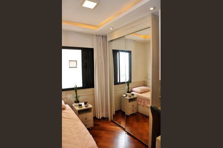 Apartamento à venda com 99m², 4 quartos e 3 vagasDetalhe - Quarto 02