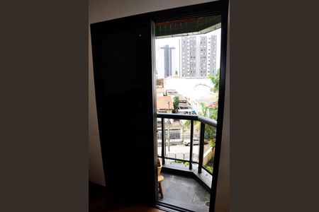 Apartamento à venda com 99m², 4 quartos e 3 vagasDetalhe - Varanda do Quarto 01 com Closet e Suíte