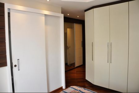 Apartamento à venda com 99m², 4 quartos e 3 vagasDetalhe - Quarto 01 com Closet e Suíte