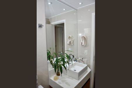 Apartamento à venda com 99m², 4 quartos e 3 vagasDetalhe - Banheiro Social