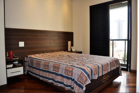 Apartamento à venda com 99m², 4 quartos e 3 vagasDetalhe - Quarto 01 com Closet e Suíte