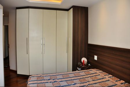 Apartamento à venda com 99m², 4 quartos e 3 vagasDetalhe - Quarto 01 com Closet e Suíte