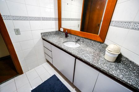 Apartamento para alugar com 124m², 3 quartos e 1 vaga Apartamento para alugar com 124m², 3 quartos e 1 vagaBanheiro social