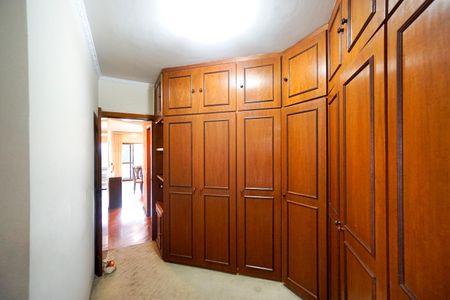 Apartamento para alugar com 124m², 3 quartos e 1 vaga Apartamento para alugar com 124m², 3 quartos e 1 vagaCloset da suíte