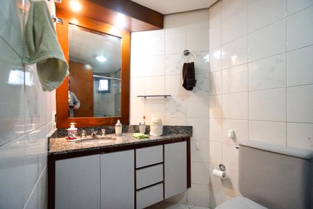 Apartamento para alugar com 124m², 3 quartos e 1 vaga Apartamento para alugar com 124m², 3 quartos e 1 vagaBanheiro da suíte