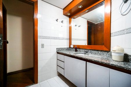 Apartamento para alugar com 124m², 3 quartos e 1 vaga Apartamento para alugar com 124m², 3 quartos e 1 vagaBanheiro social