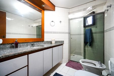 Apartamento para alugar com 124m², 3 quartos e 1 vaga Apartamento para alugar com 124m², 3 quartos e 1 vagaBanheiro social