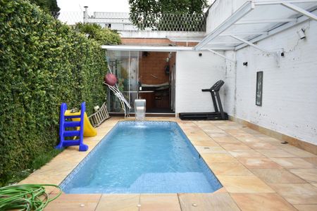 Casa à venda com 200m², 3 quartos e 2 vagasPiscina