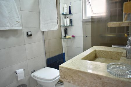 Casa à venda com 200m², 3 quartos e 2 vagasSuíte