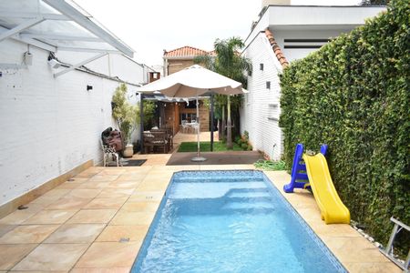 Casa à venda com 200m², 3 quartos e 2 vagasPiscina