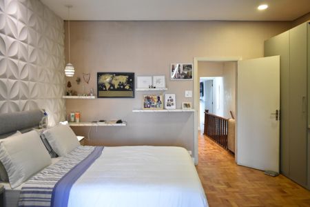 Casa à venda com 200m², 3 quartos e 2 vagasSuíte